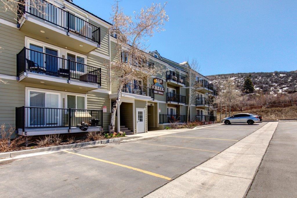 The exterior of the Sun Creek Condominiums.