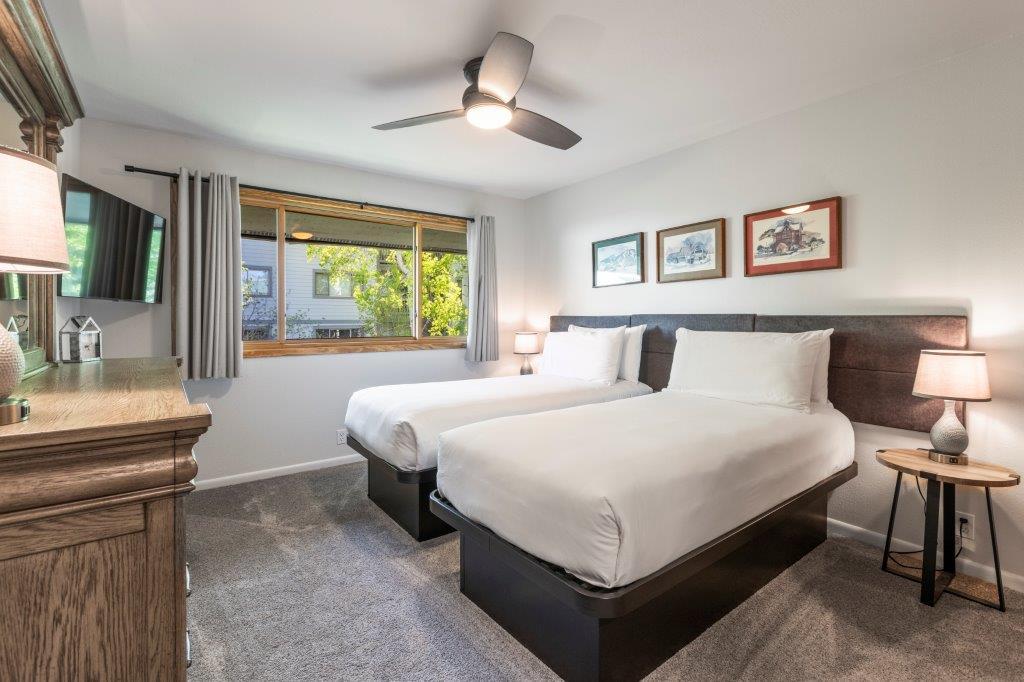 The second bedroom has two twin beds that can be made into a kingsize bed with 24hours advanced notice.