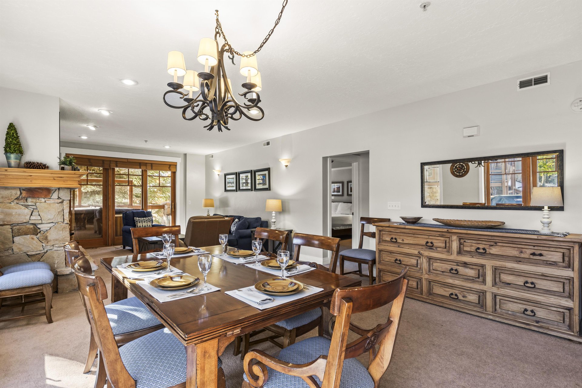 Town Pointe C101 has an open floor plan and a dining table with seating for 68 guests.