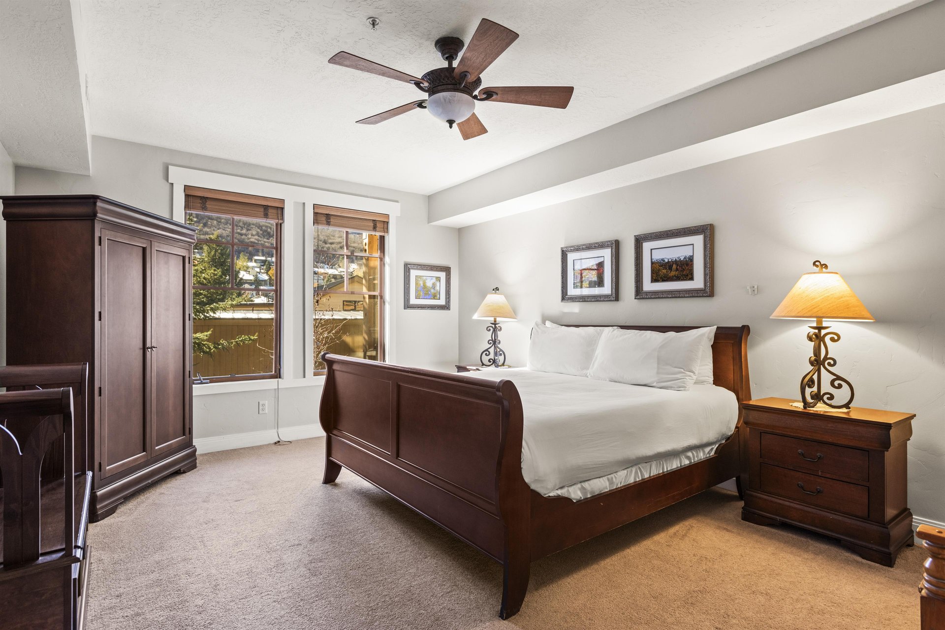 Town Pointe C101 has a main suite with a kingsize bed and wellappointed furniture.