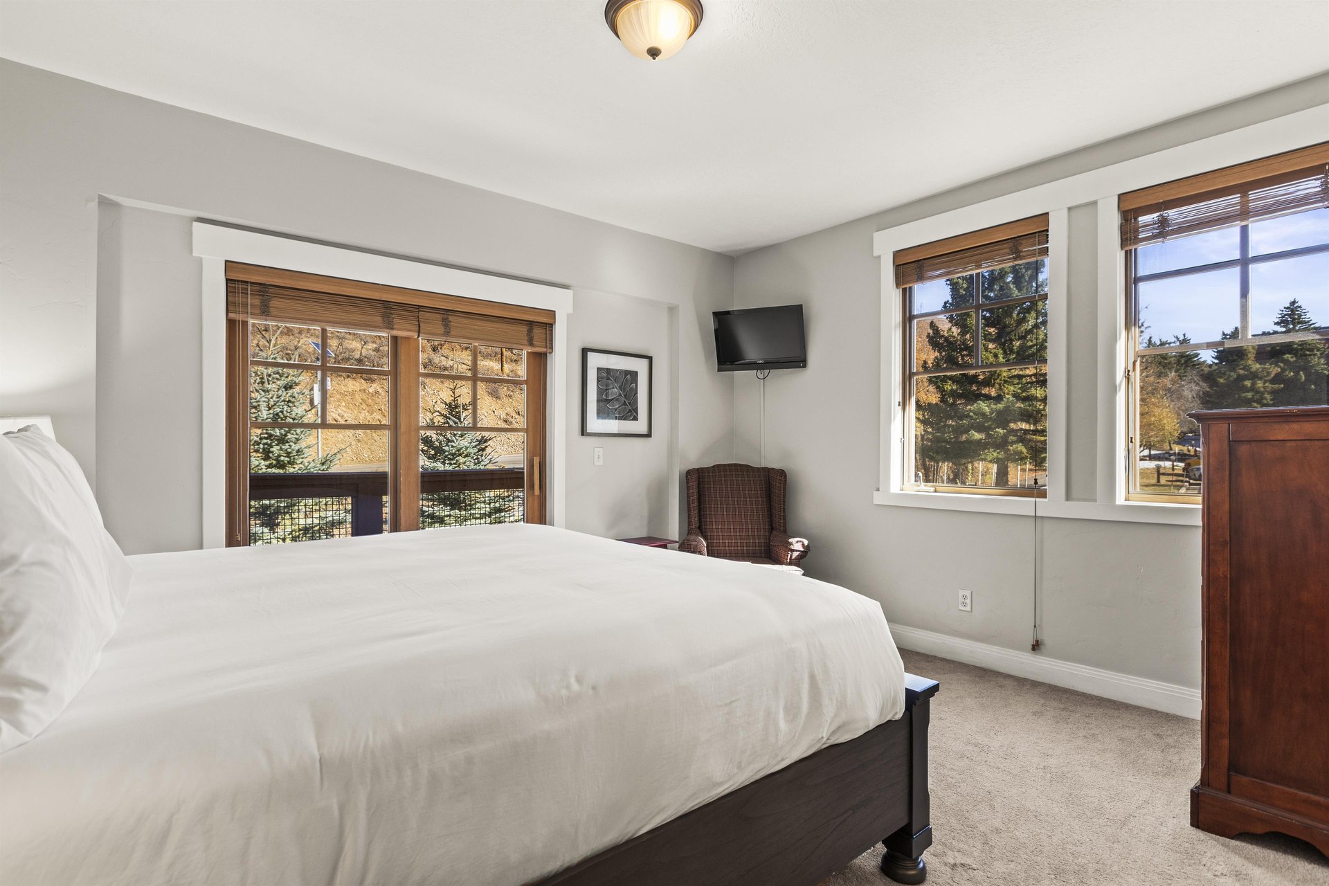 Town Pointe C101 has a second bedroom with a kingsize bed and wellappointed furniture.