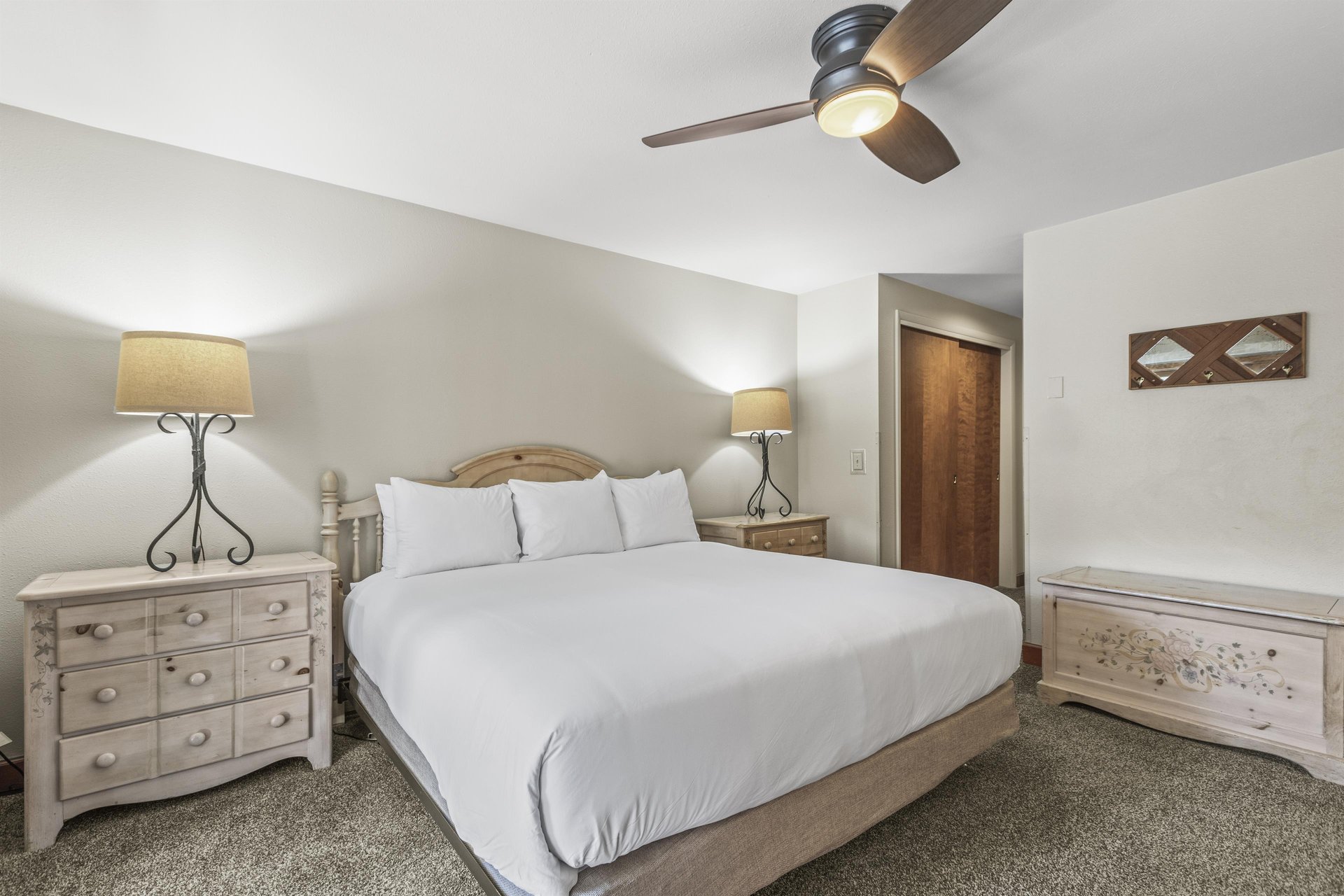 Snow Flower 007 has a main suite with king size bed.