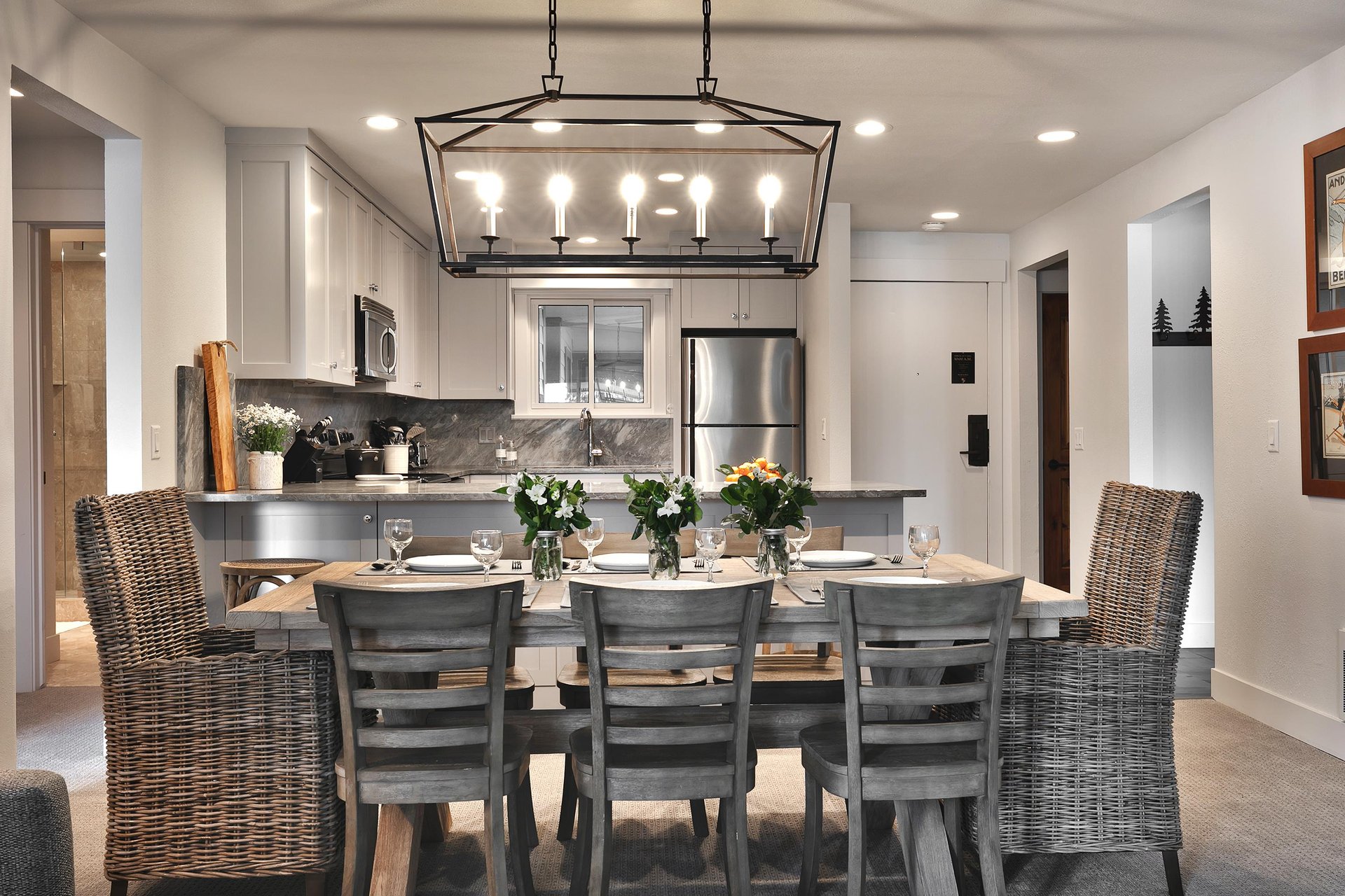 Dining Area with seating for 8