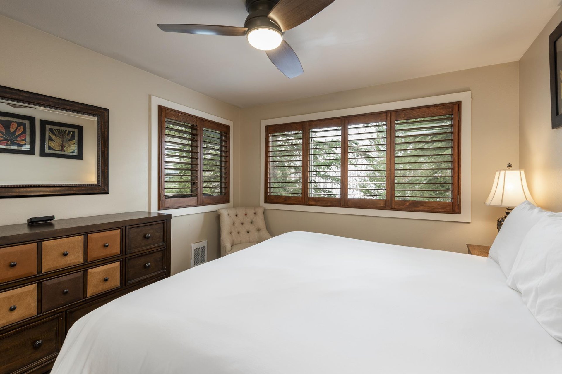 Main bedroom with views of the pine trees