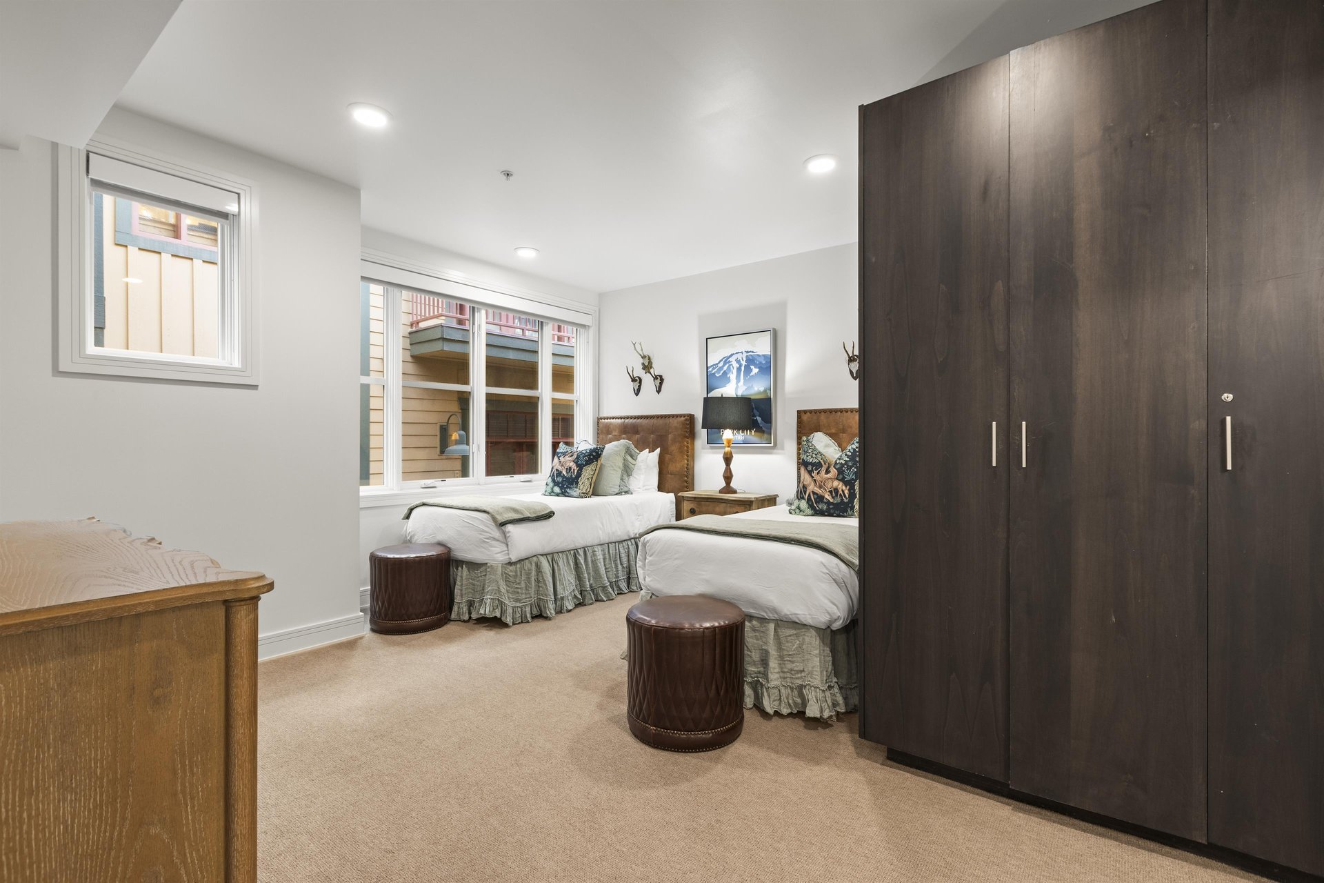 A second bedroom offers two twin beds that can be made into a kingsize bed with 24hours advanced notice.