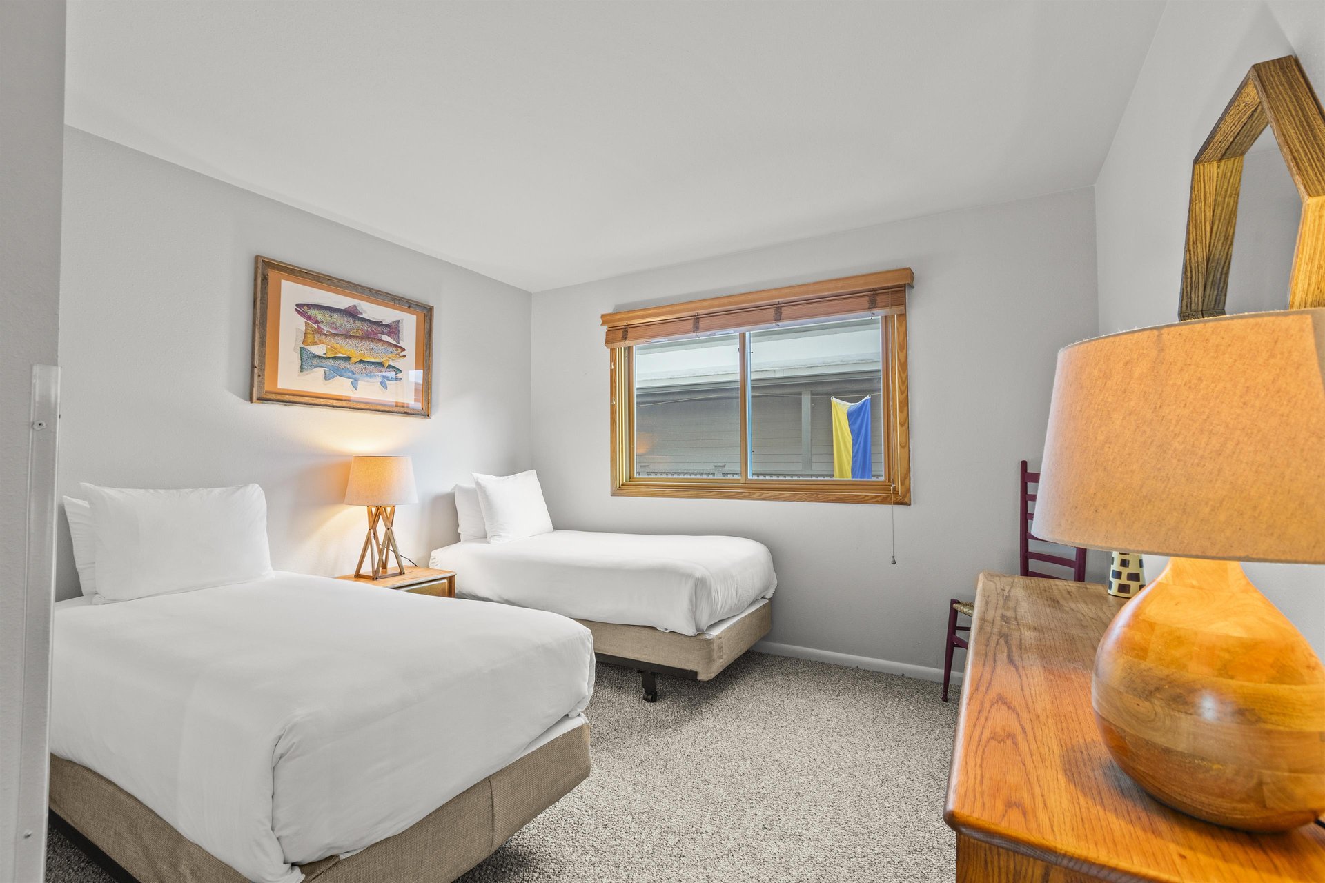 The bedroom has two twin beds that can be made into a king size bed with 24hours advanced notice.