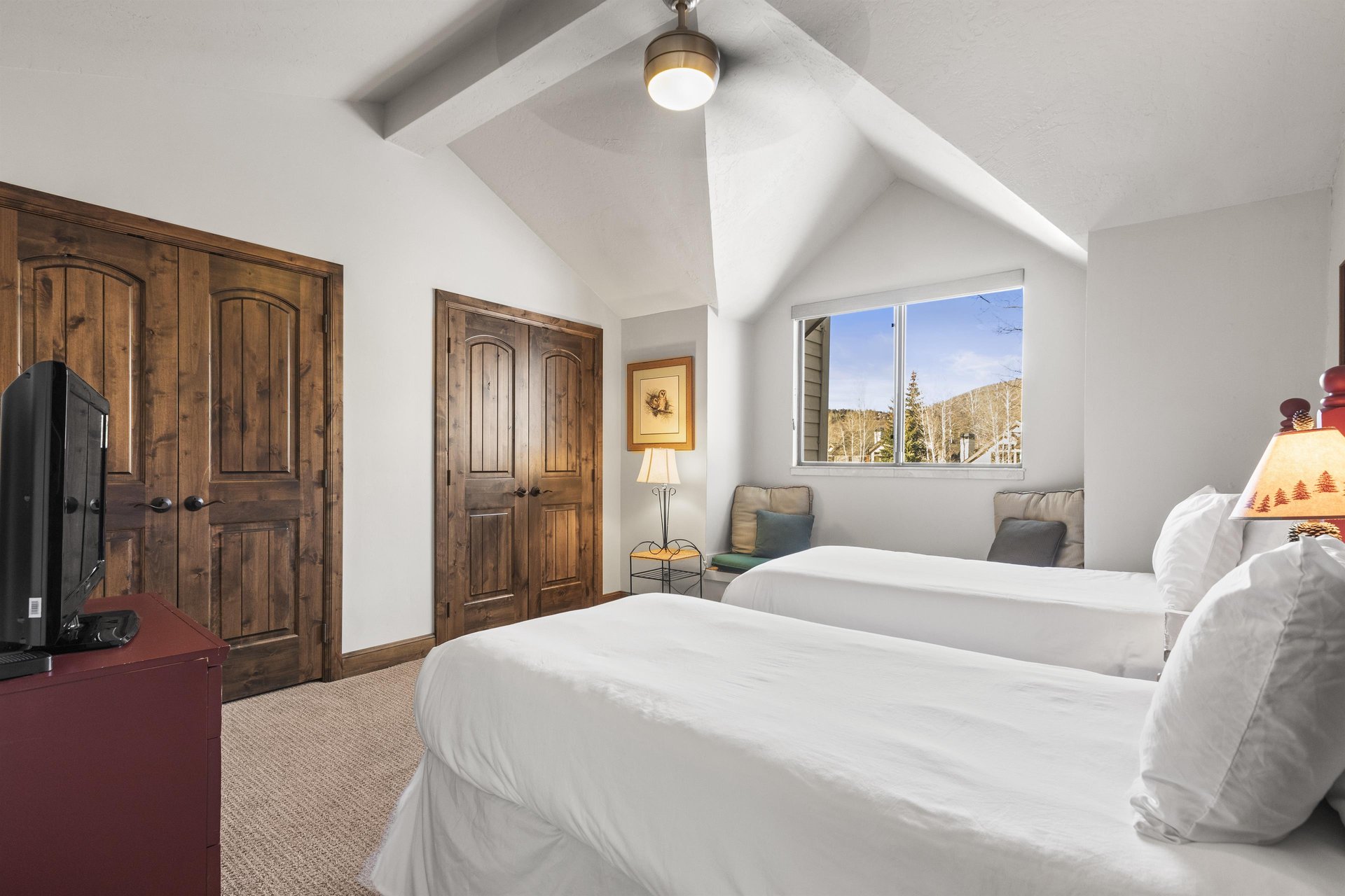 Two twin beds can be converted to kingsize bed with 24hours advance notice.