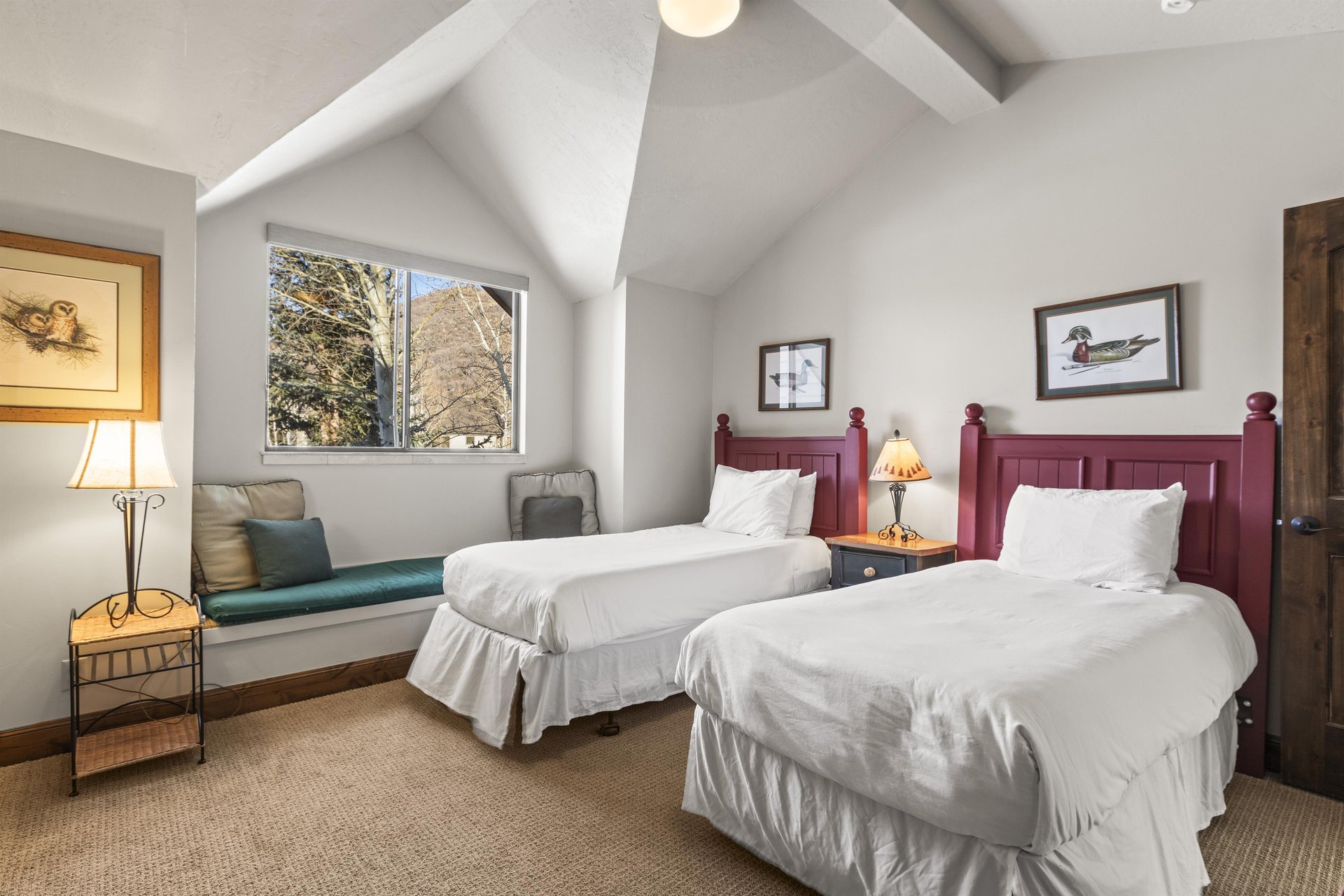 Two twin beds can be converted to kingsize bed with 24hours advance notice.