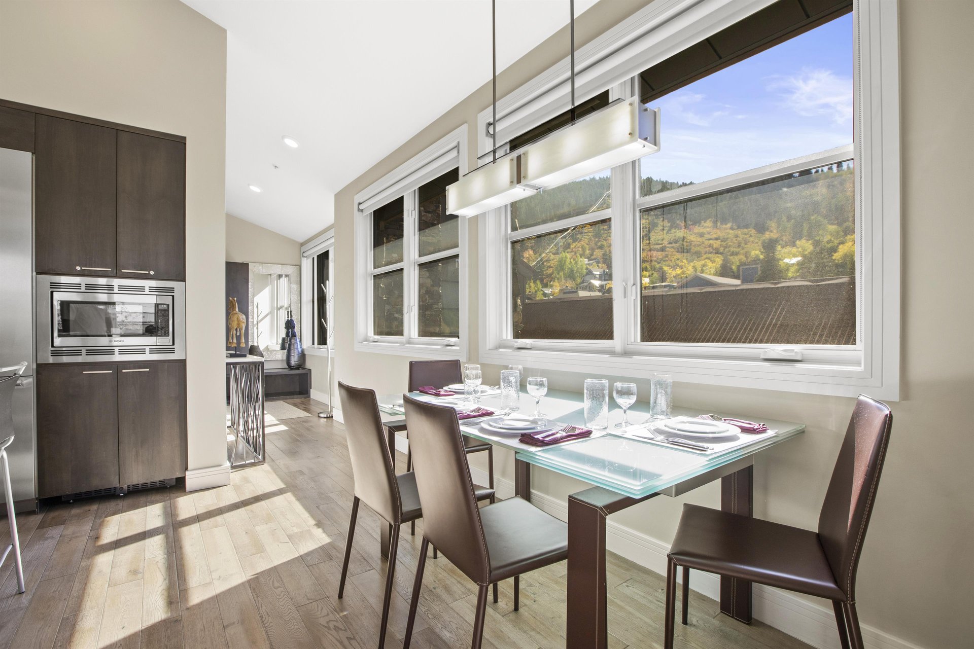 Dining table with seating for 4.