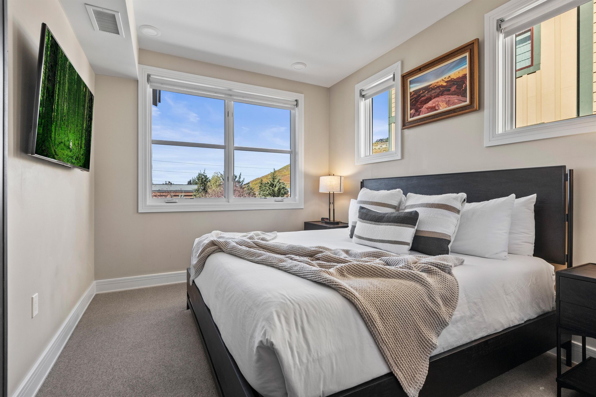 The main suite with a king size bed.