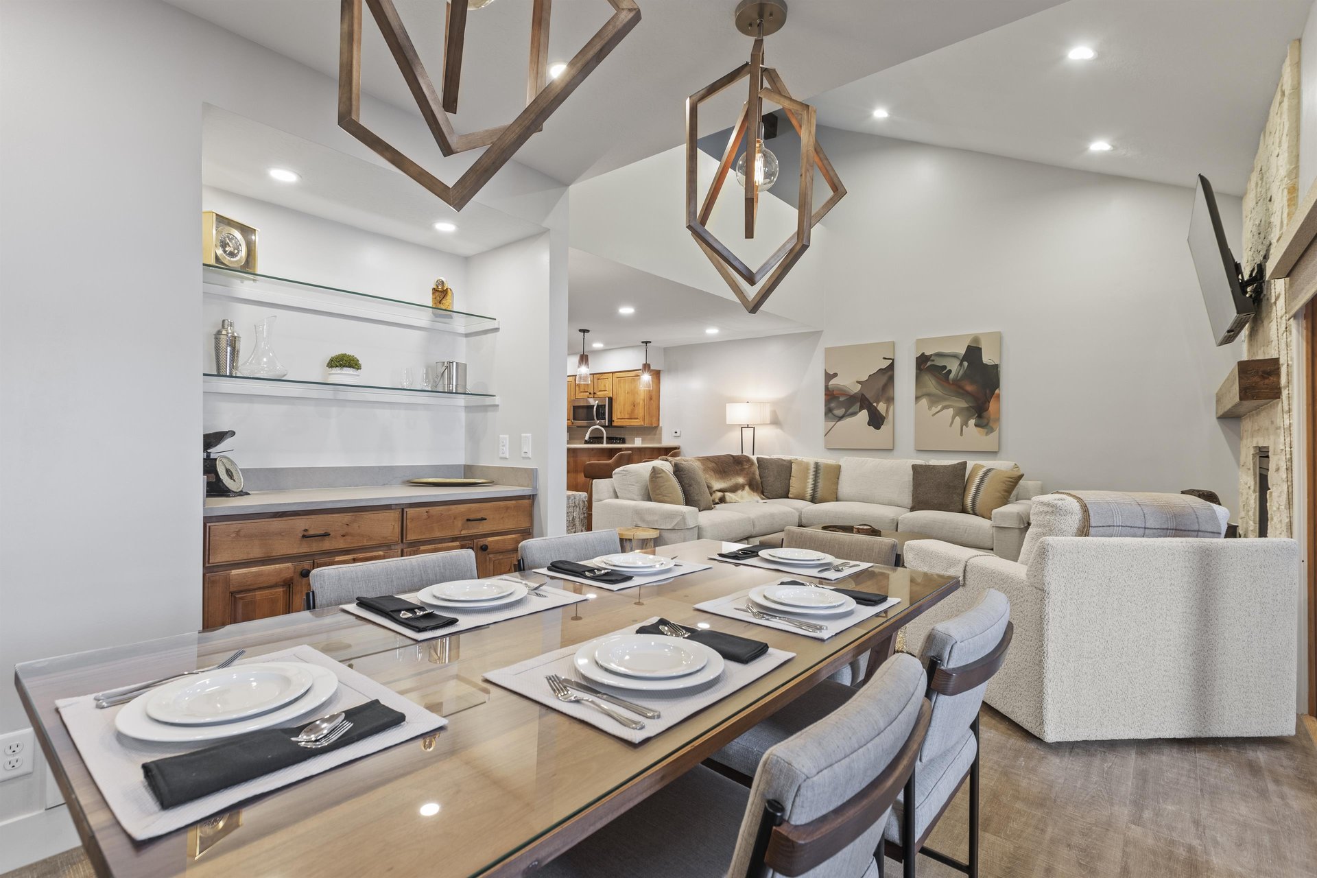 The dining area offers seating for 6 guests and has statement lighting.