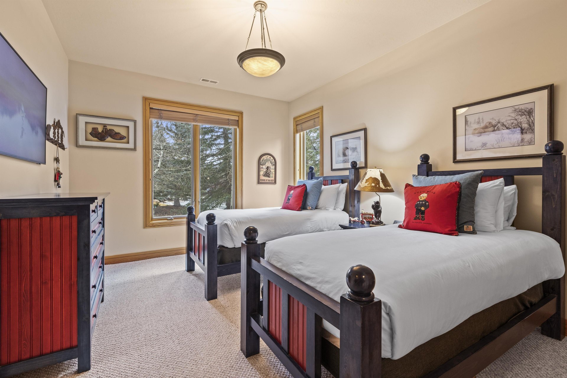 The third bedroom has 2 twin beds that can be made into a kingsize bed with 24hours advanced notice.