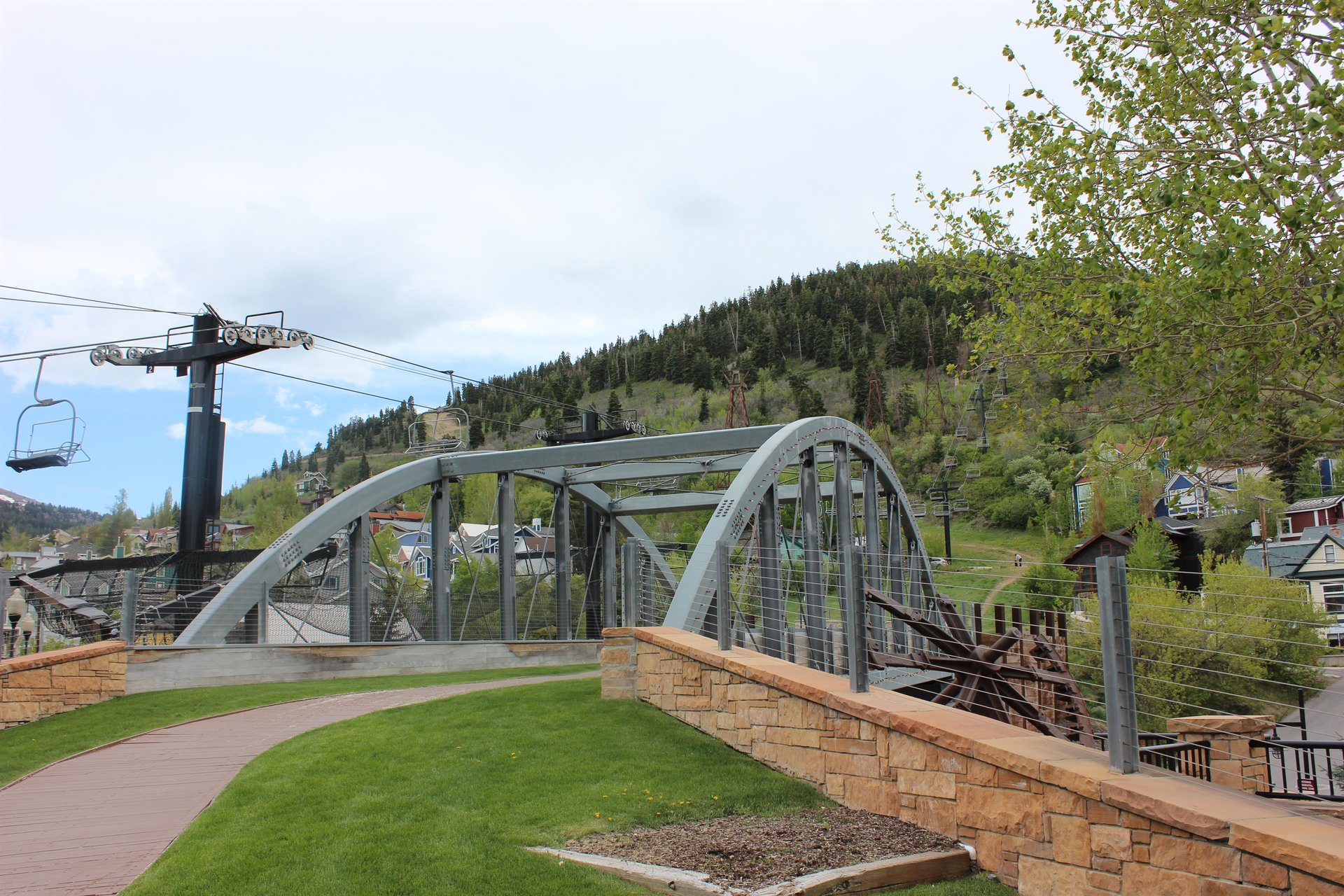 Take a scenic ride on the Town Lift or get off at the top and enjoy a beautiful hike down over the Town Lift bridge