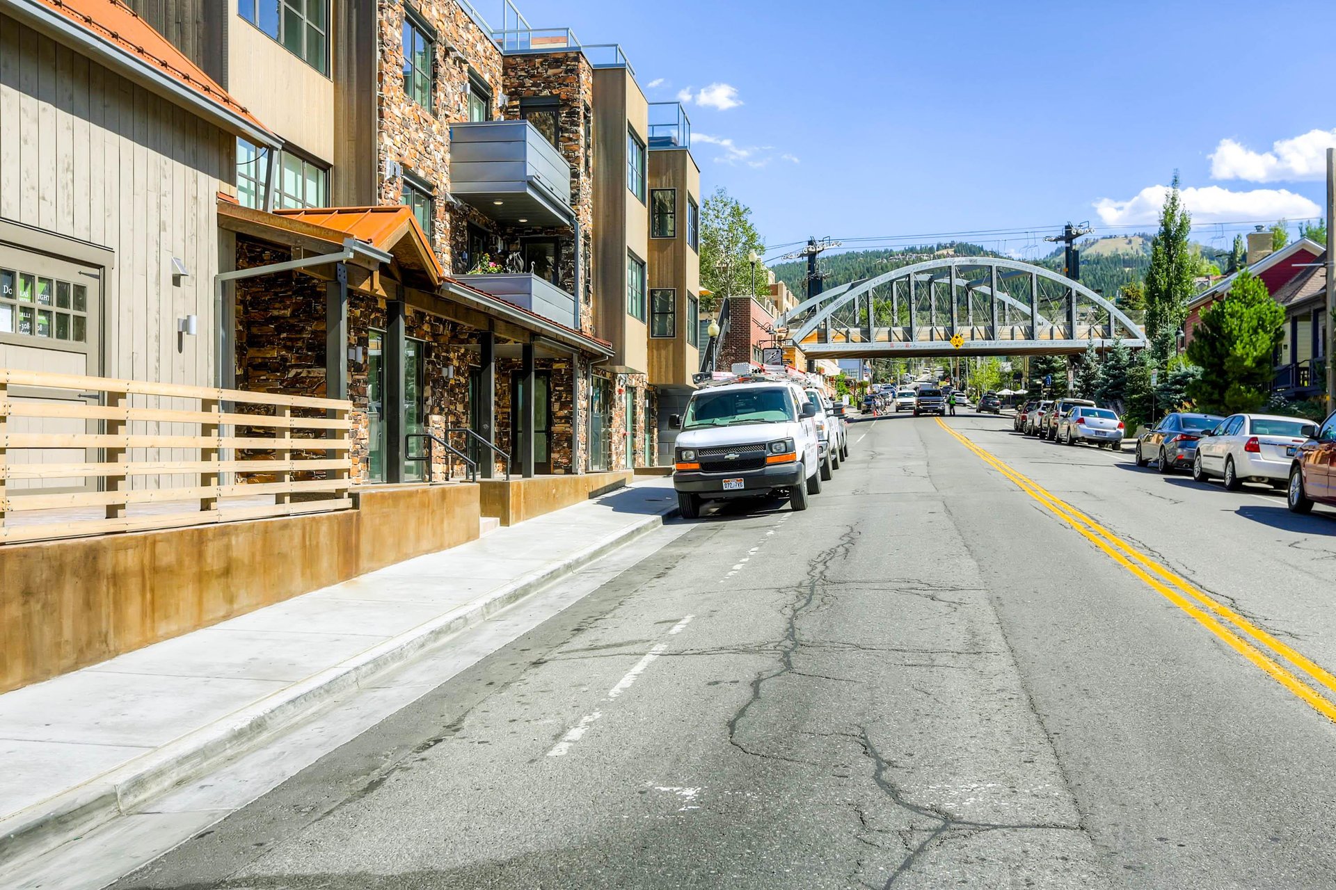Rio Grande vacation rental overlooks the town lift and skier access bridge.
