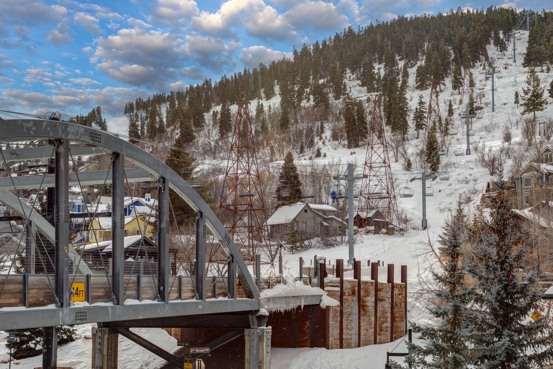 Town Lift Chalet is right across the street from the town lift and easy walk to slopes.