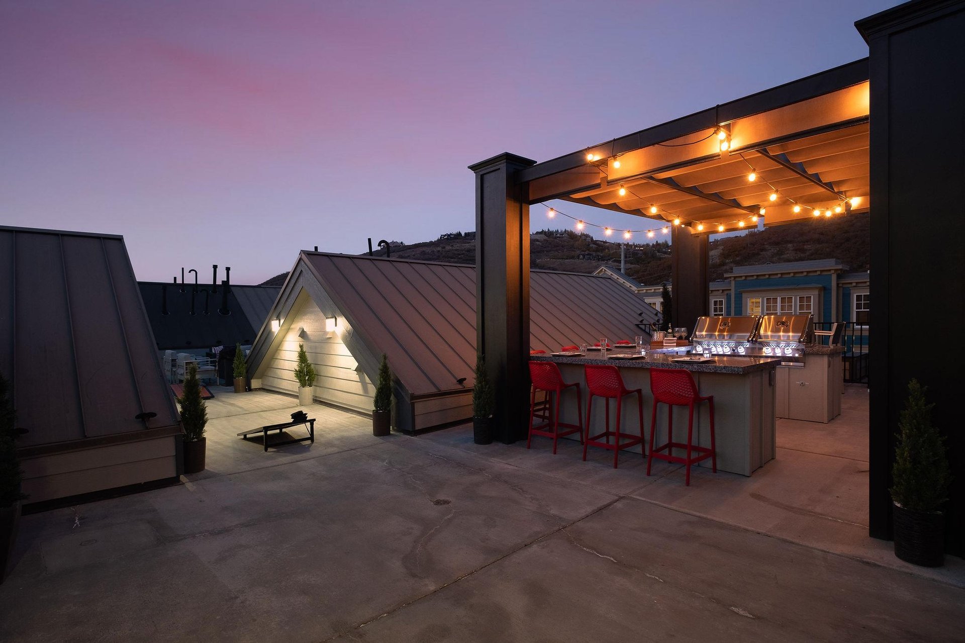 BBQ and bar seating at Lift Lodge Condominiums.