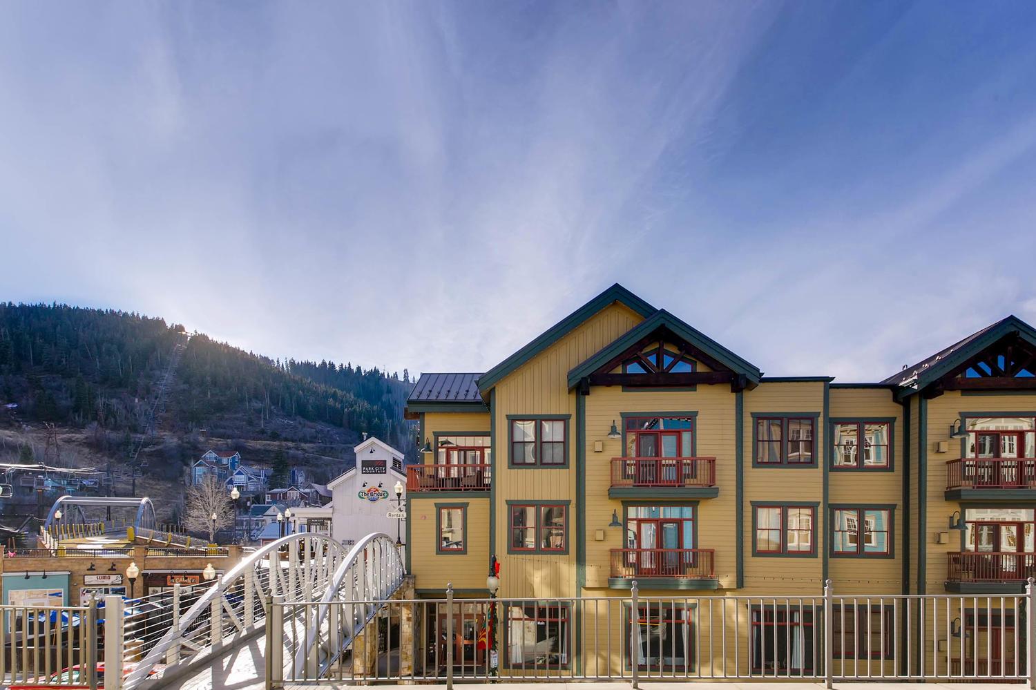 Lift Lodge is skiin, skiout at Park City Mountain Town Lift.