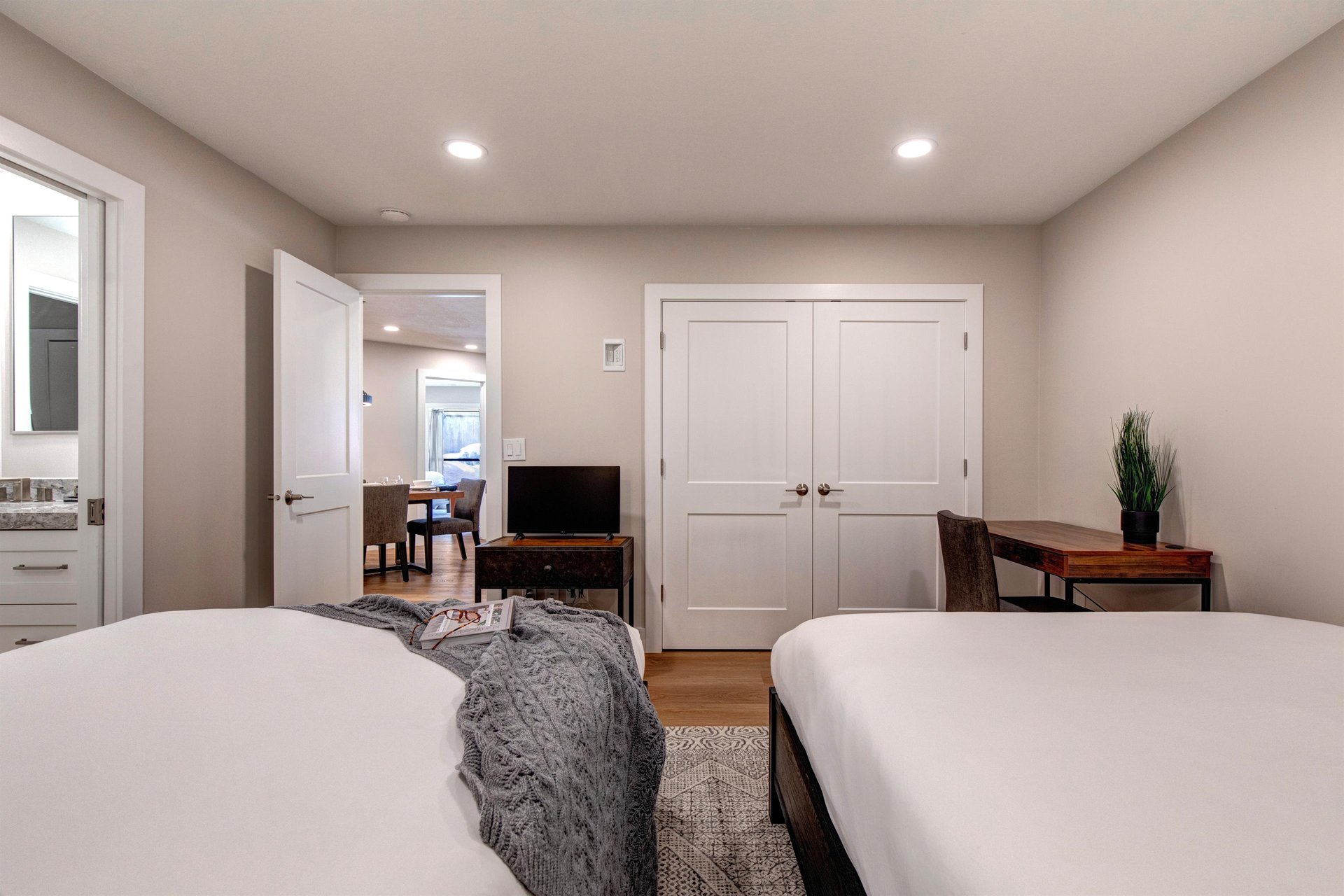 The second bedroom has two queen beds and flat screen Tv.