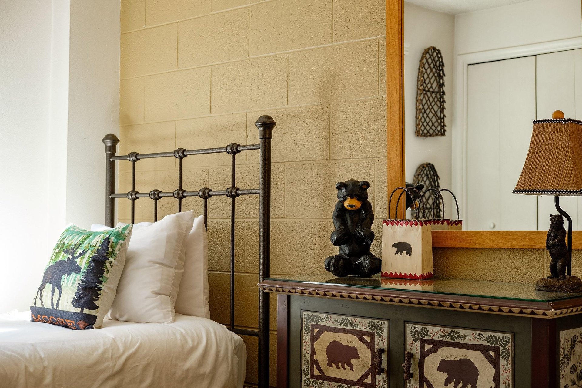 Two twin beds in the guest bedroom