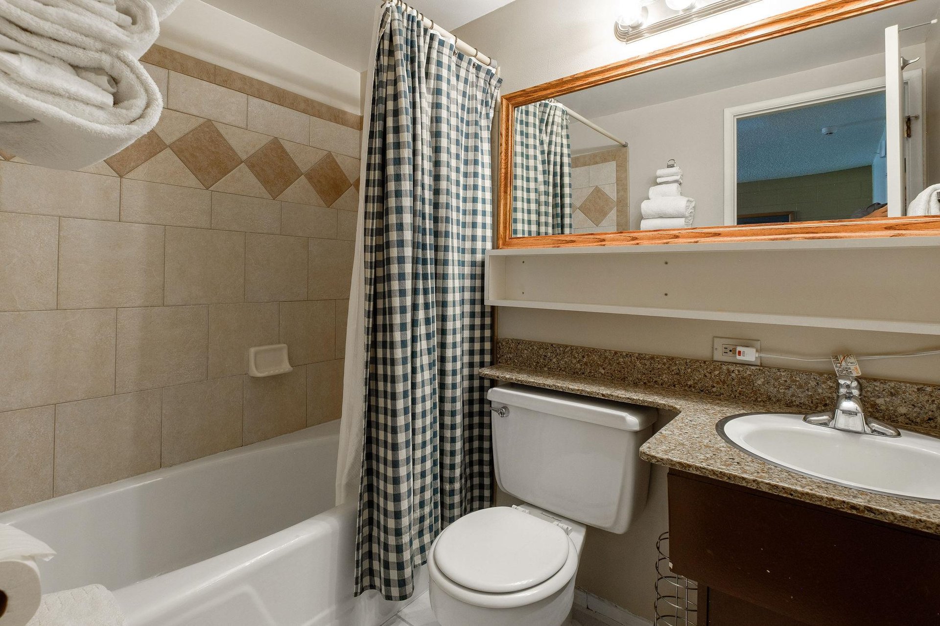Full guest bathroom