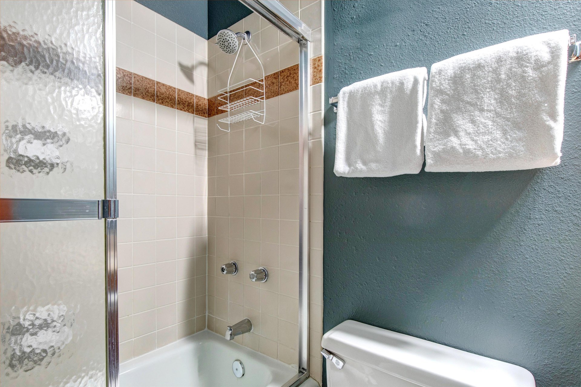 The en suite bathroom with a bathtub and shower combination.