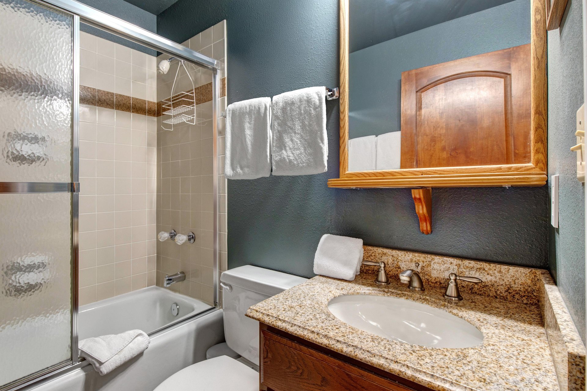 The en suite bathroom with a bathtub and shower combination.