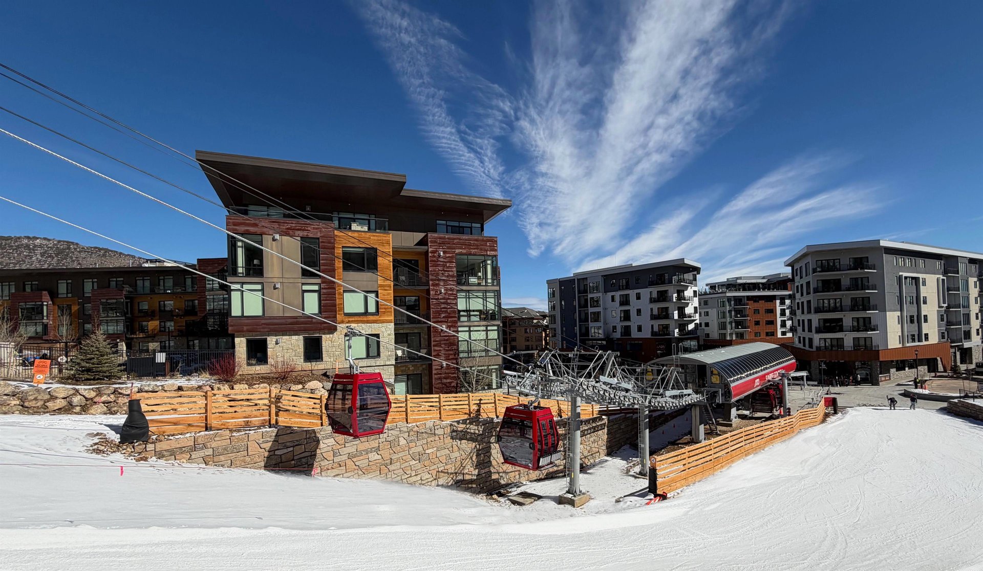 Lift Condominiums with skiinskiout access to Sunrise Gondola and Canyons.