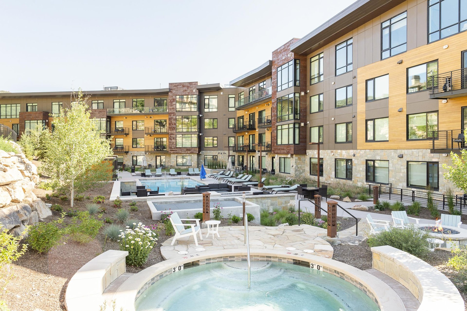 The Lift Condominium hot tub and pool deck.
