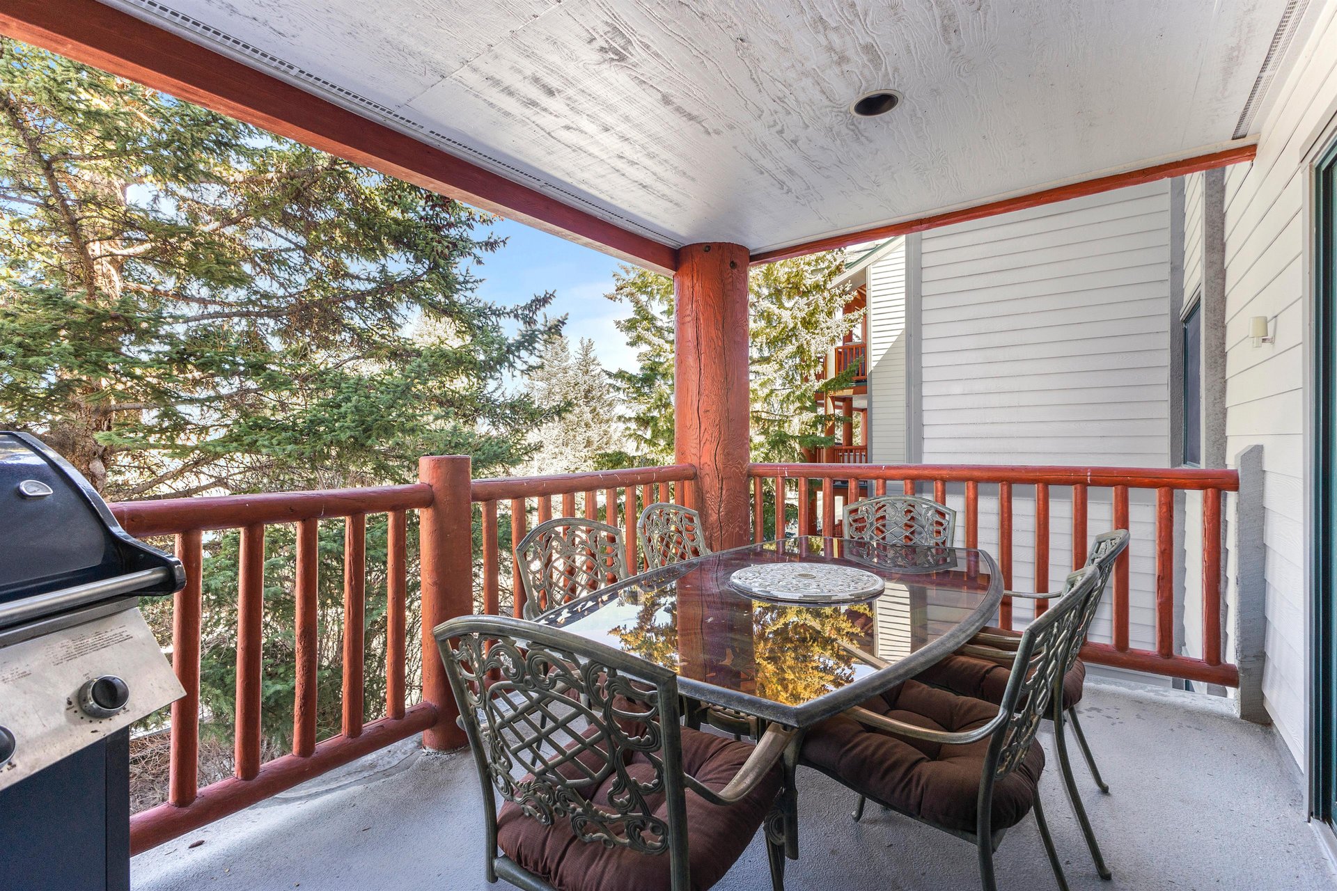 Snow Flower Condominium 14s outside private patio with table to seat 6.