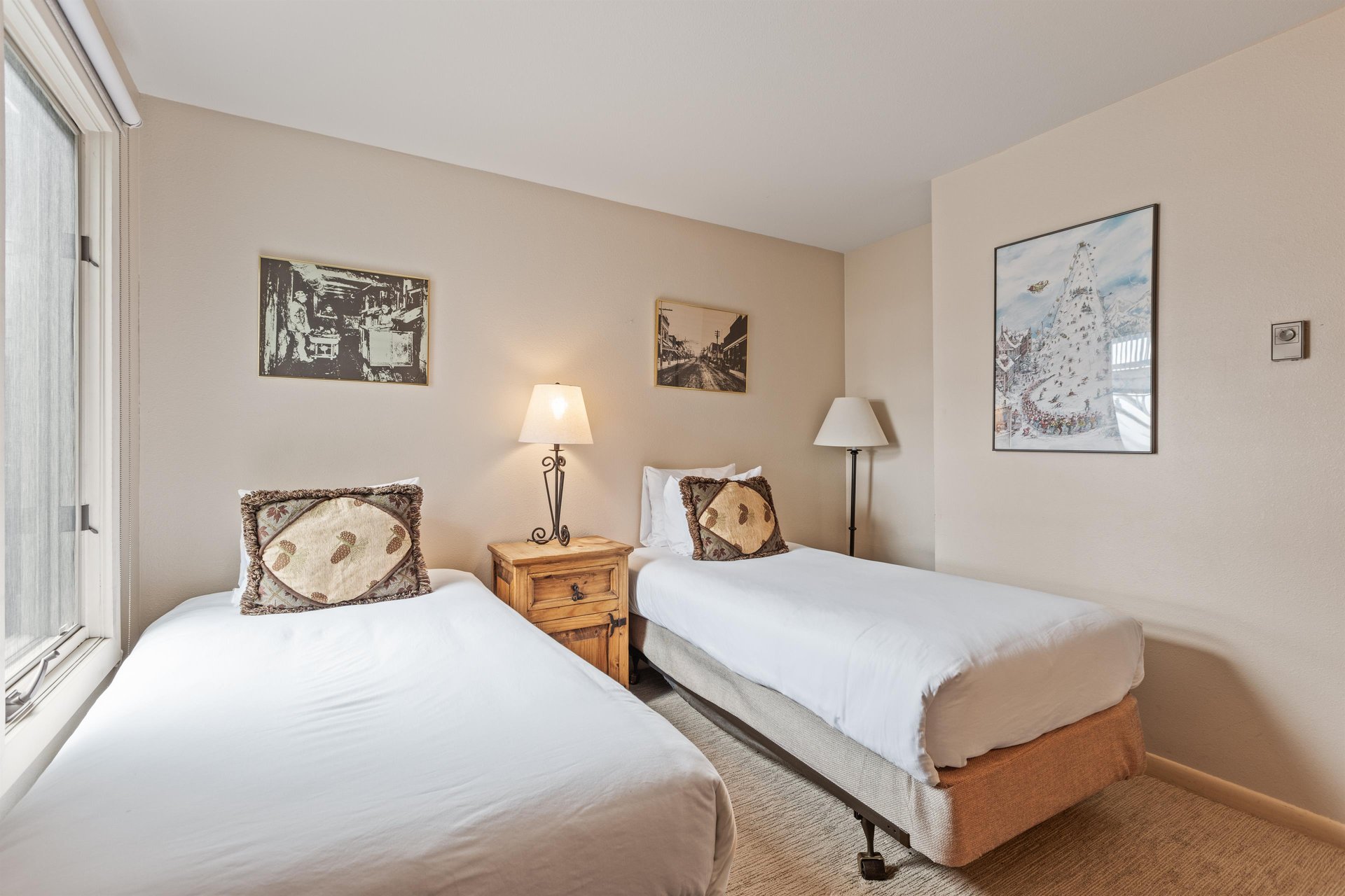 Snow Flower Condominium 147s additional bedroom with 2 twin size beds.