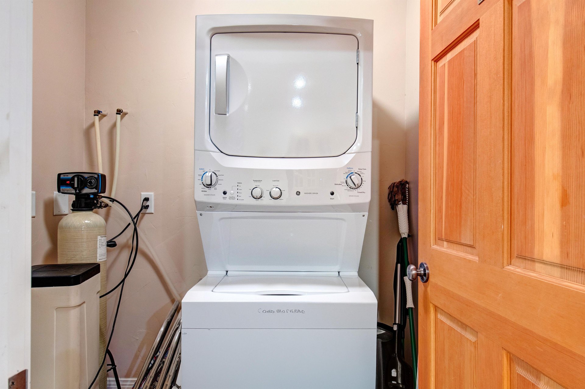 Your laundry needs are covered with this convenient inunit washer and dryer combo—no more packing dirty clothes or searching for a laundromat during your vacation.