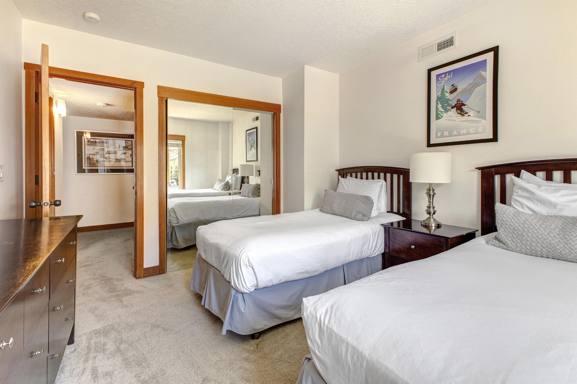 The second bedroom has two twin beds that can be converted into a kingsize bed with 24hours advanced notice.