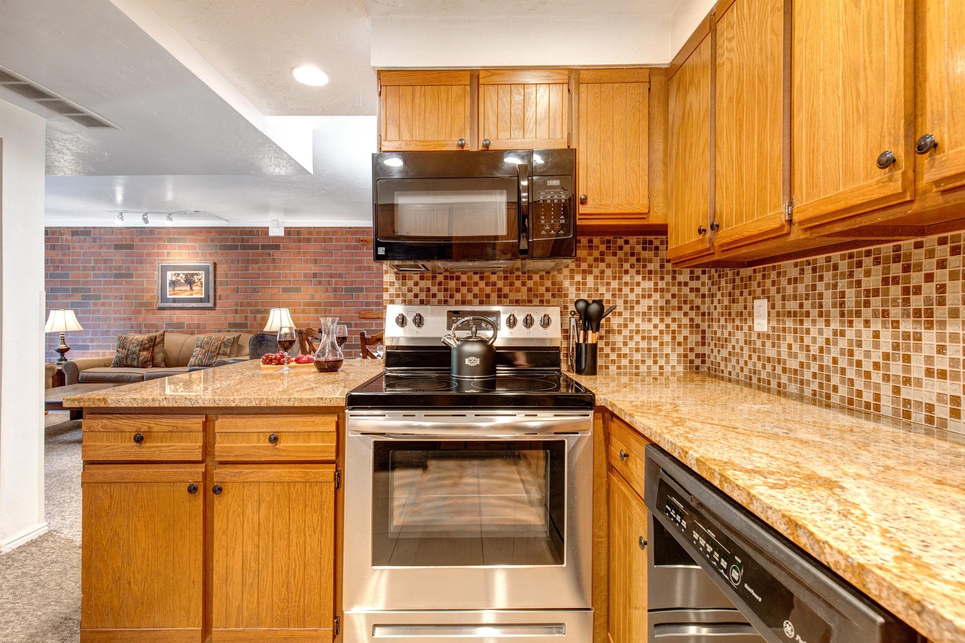 Park Station 124 has a well equipped kitchen with granite countertops and wood cabinets.