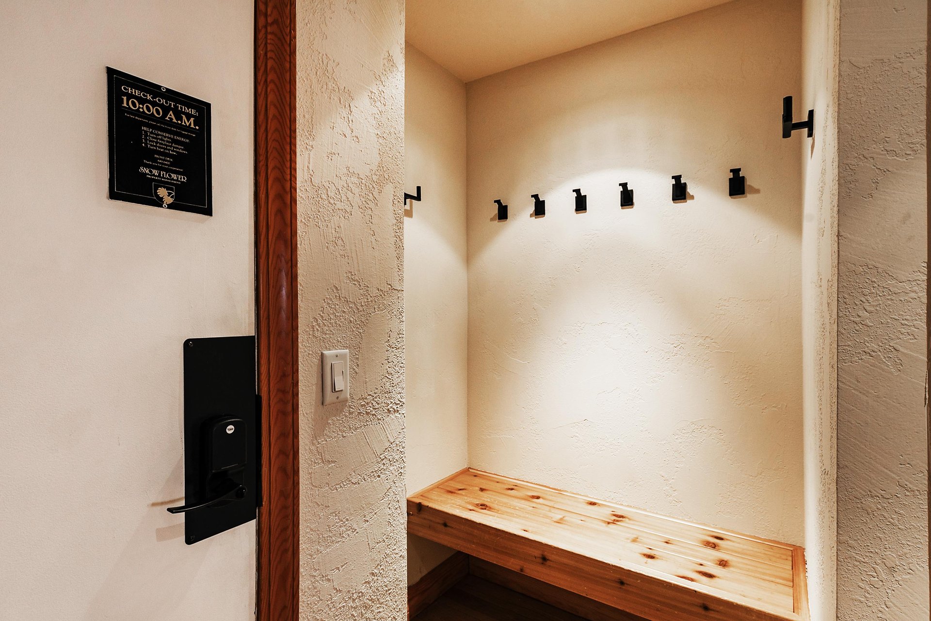Entryway alcove to hang jackets