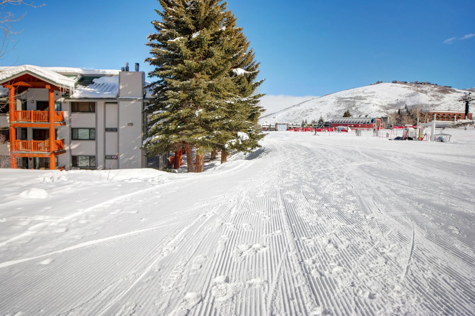 Snow Flower Condominiums skiin skiout to Park City Mountain Resort