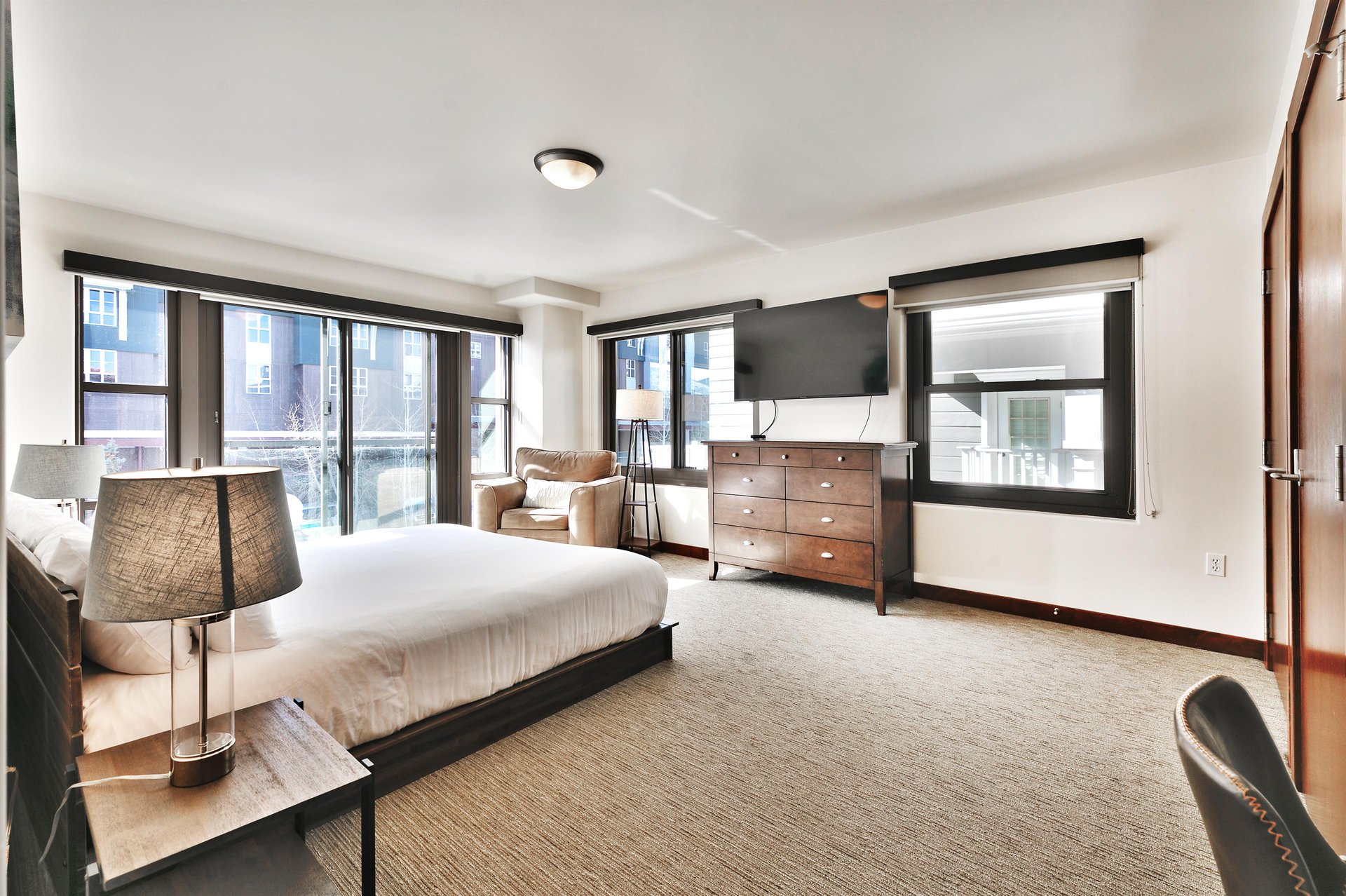 Flat screen TV in the spacious main bedroom with dedicated work or study desk
