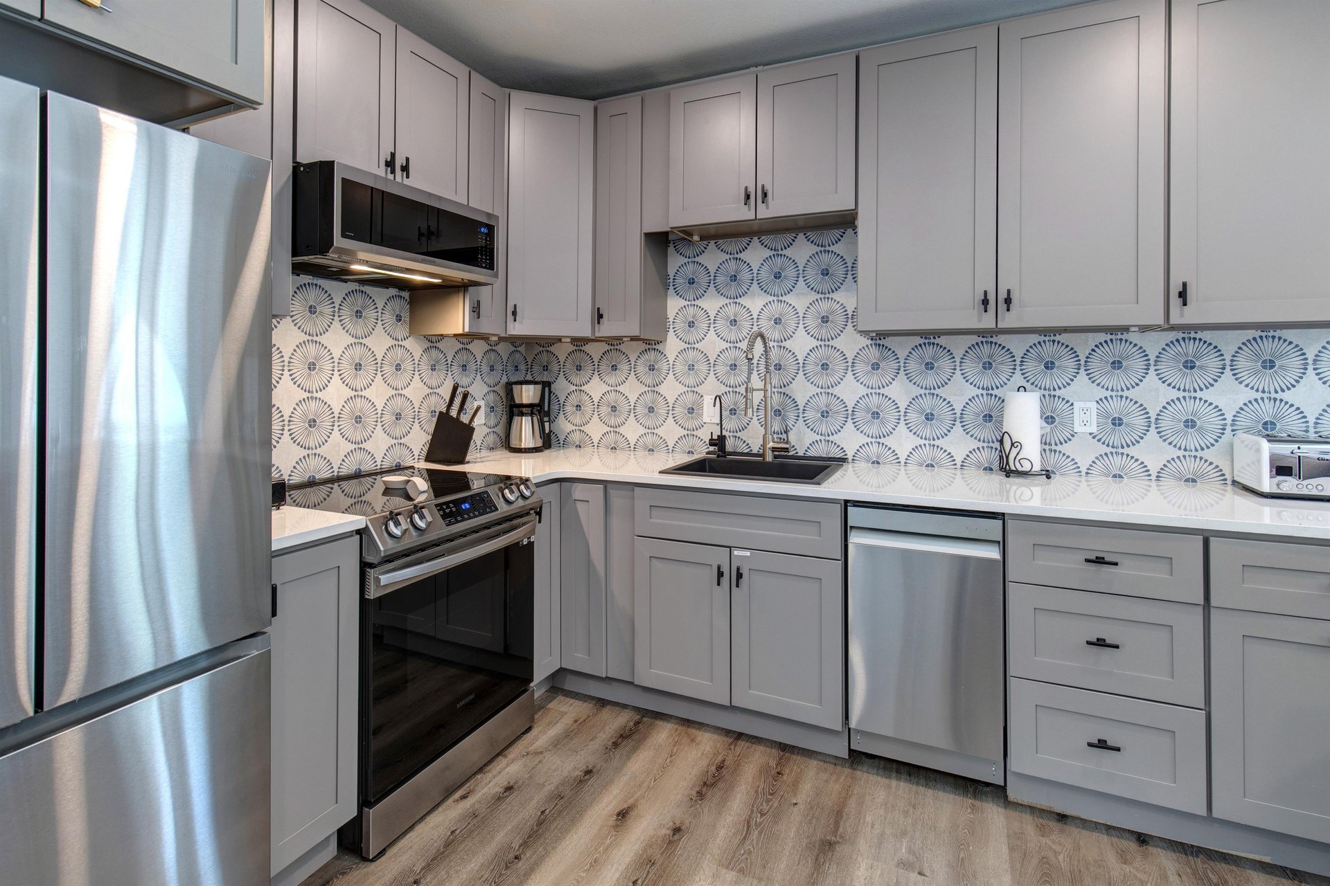 Blue Church Lodge C has a wellequipped kitchen that has been fully remodeled.