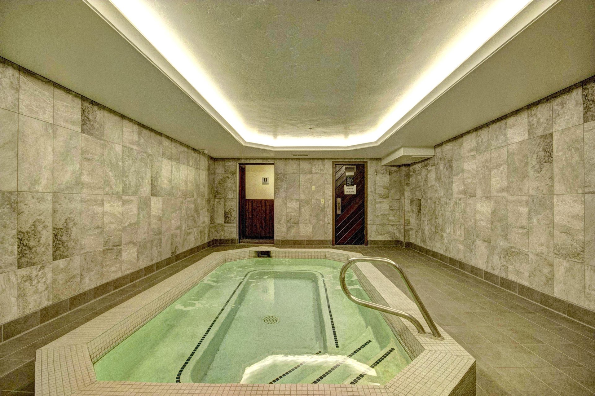 Park Station offers an indoor hot tub.