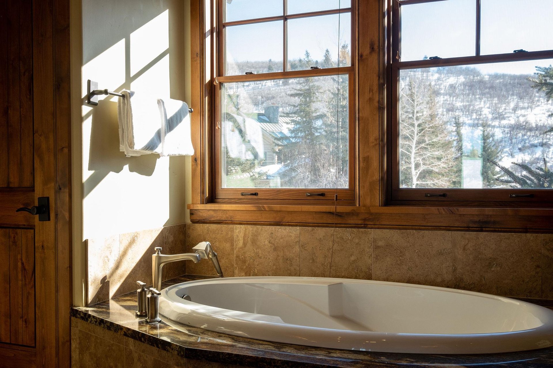 Soaking tub