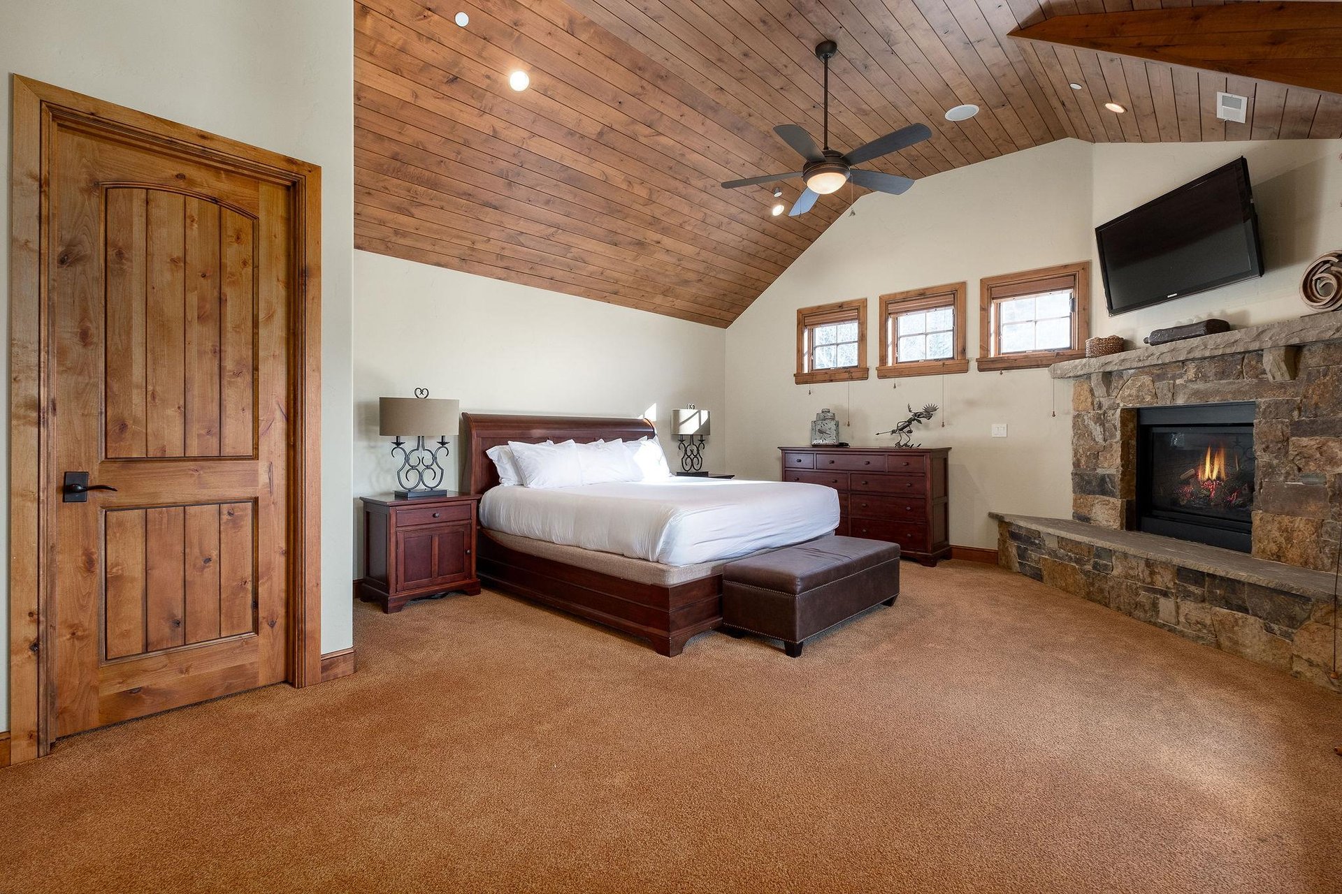 Second main bedroom suite
