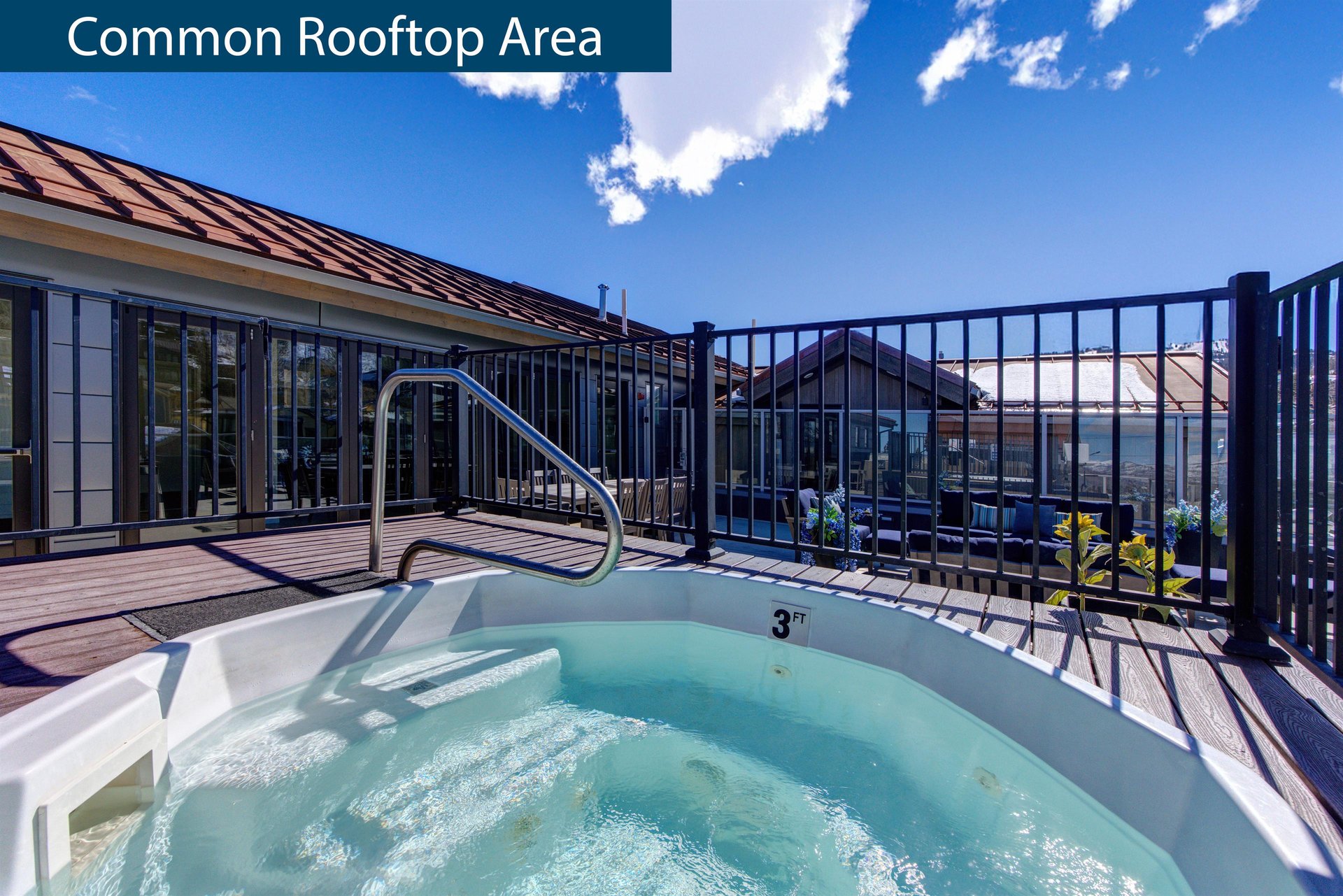 Rio Grandes Rooftop hot tub.