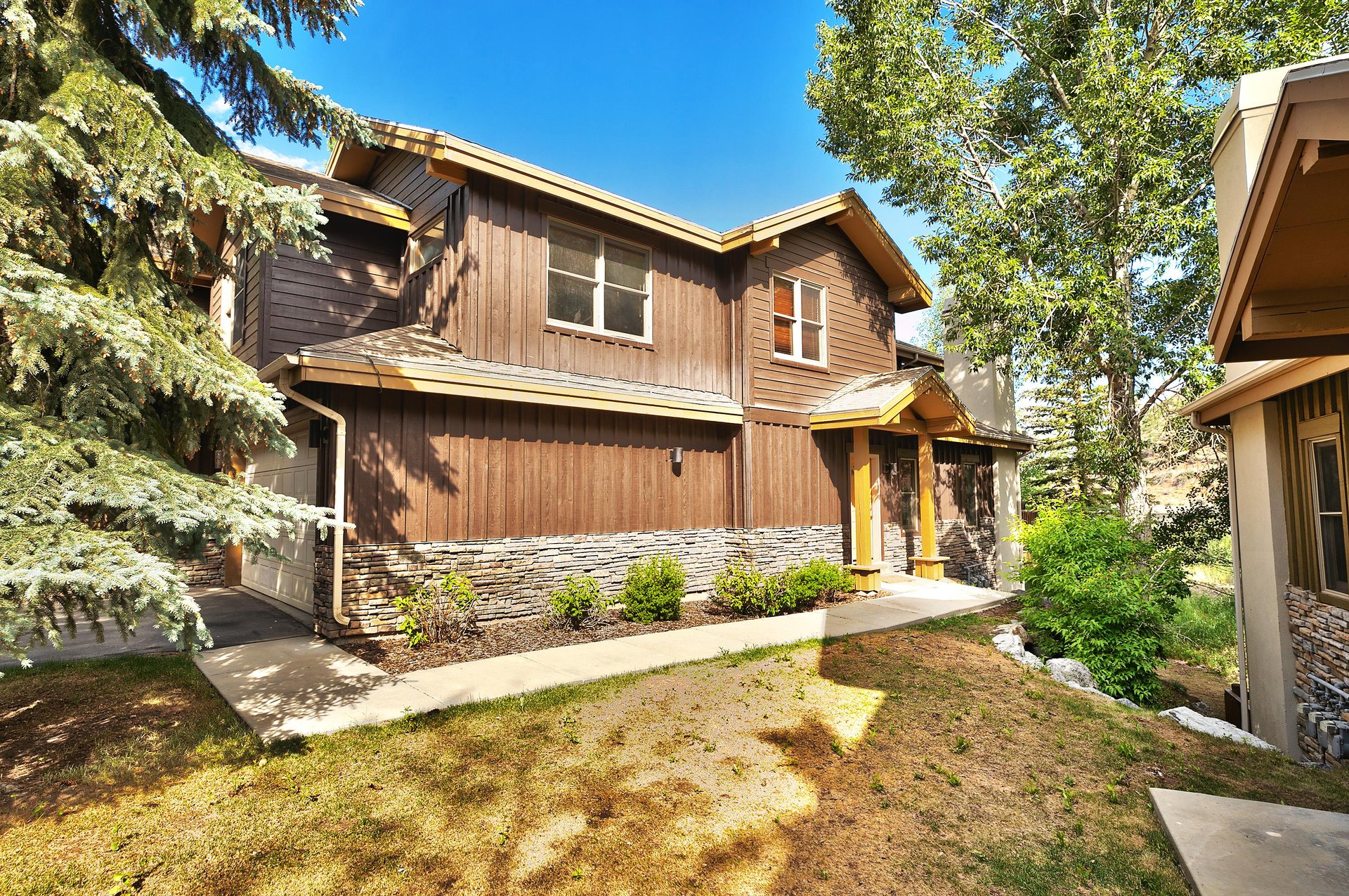 Secluded side entrance to Canyon Crossing 23