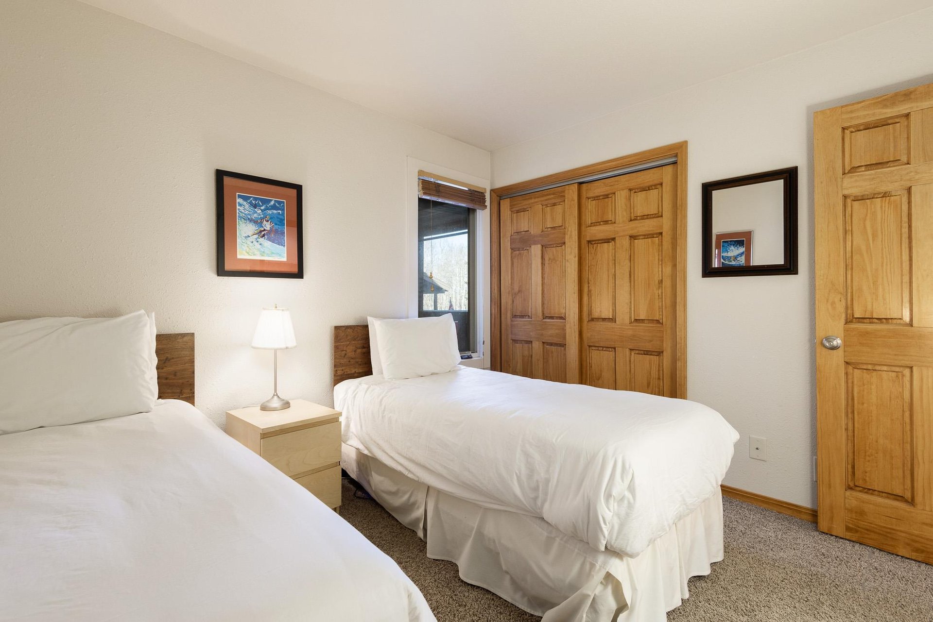 Comfortable guest bedroom with 2 twin beds that can be converted to a king sized bed