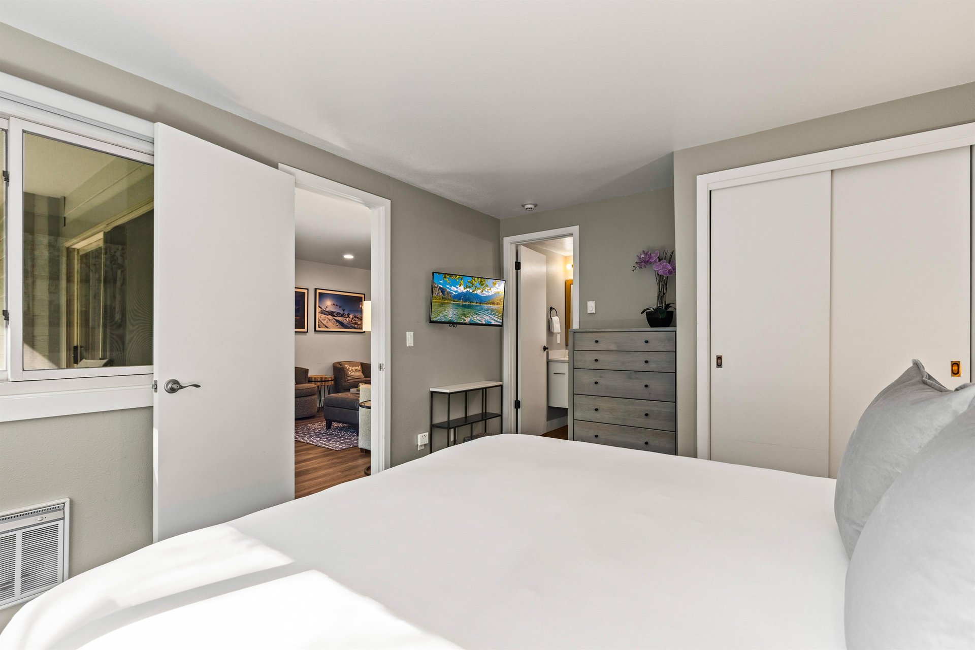 King bedroom with TV, dresser, closet, ensuite bathroom and direct access to the living area