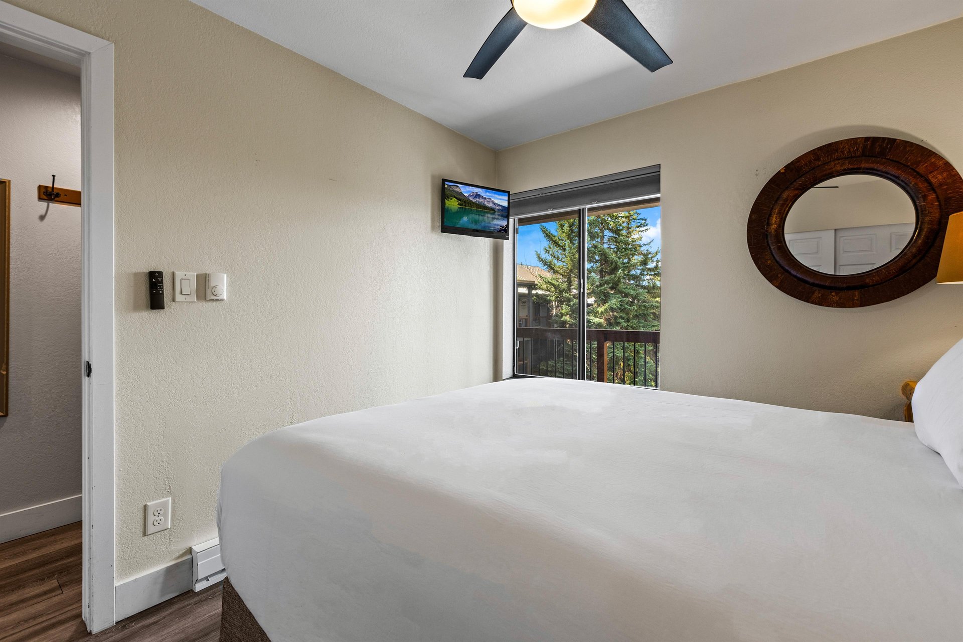 The bedroom with a flat screen TV.