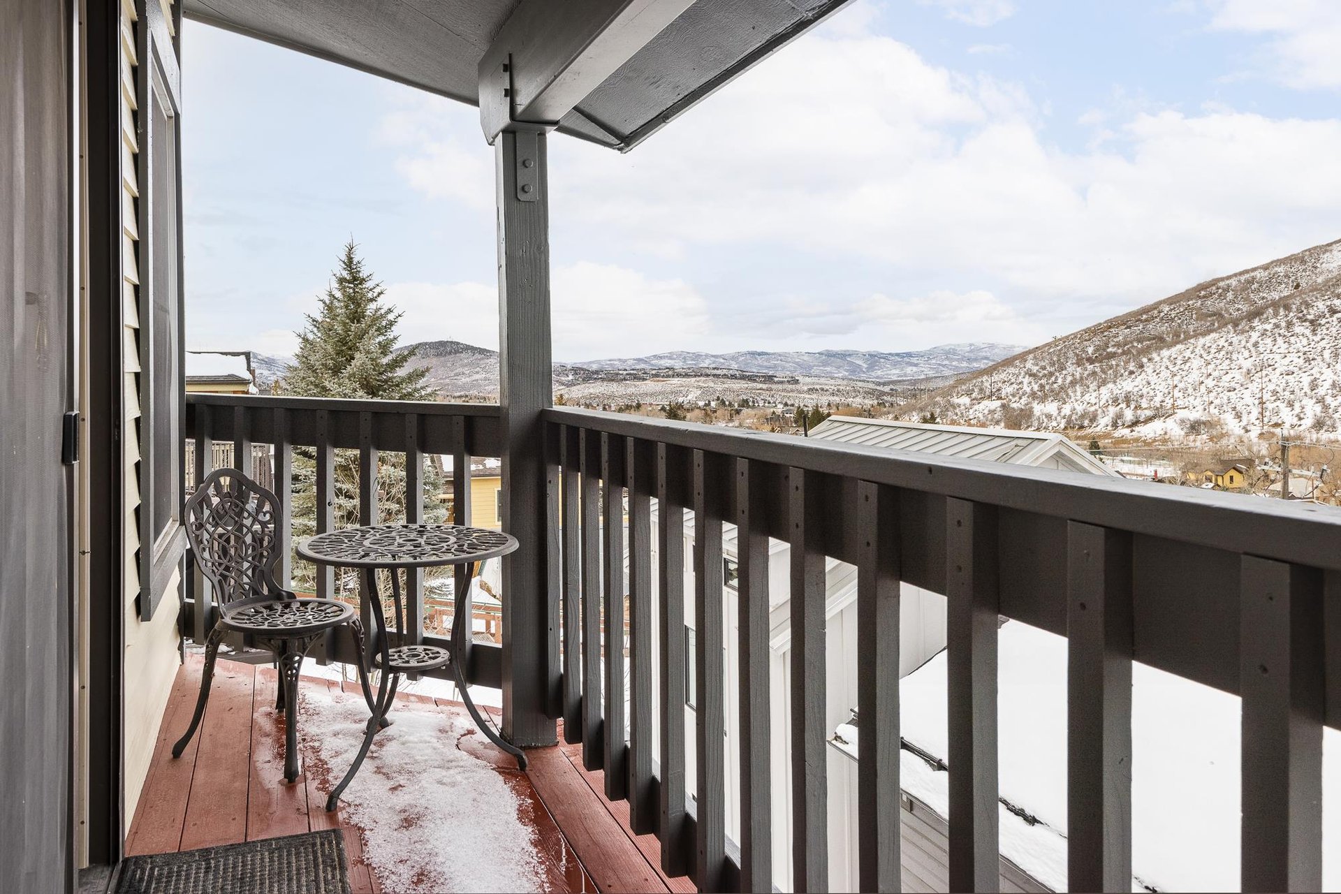 Situated above Historic Main enjoy beautiful views from the private patio