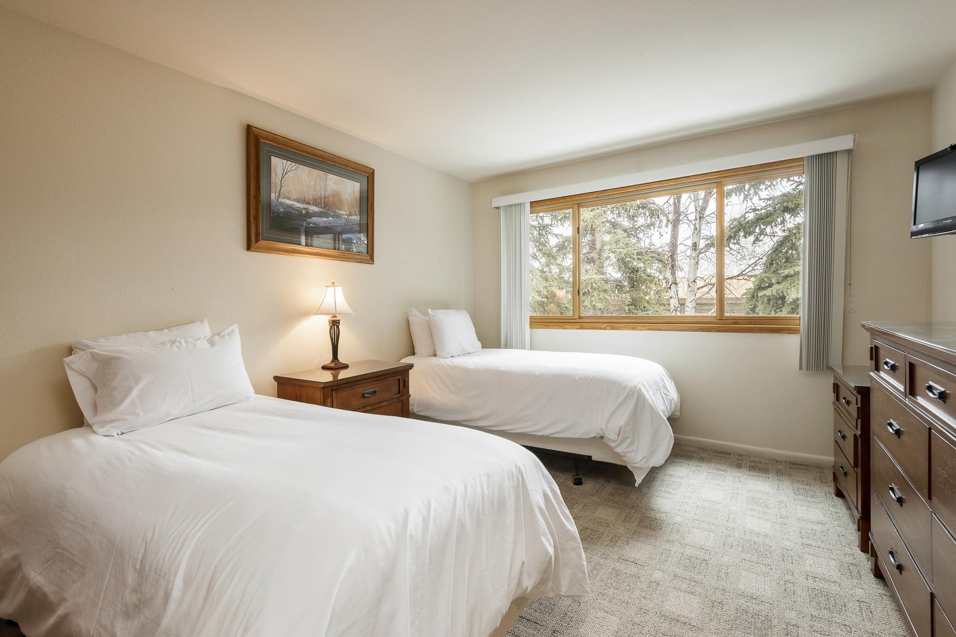 Guest bedroom with two twins