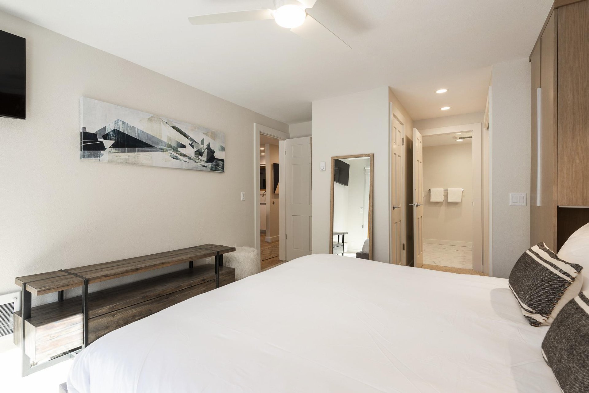 King bed in the main bedroom