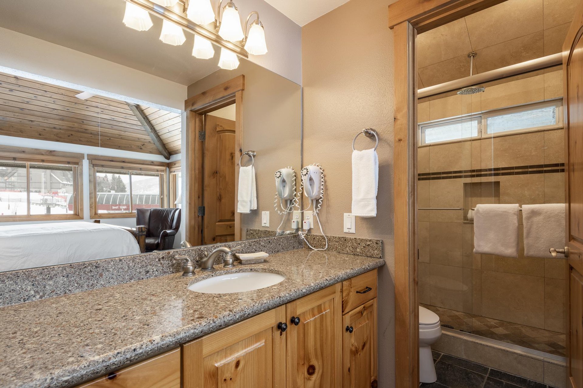 Ensuite main bathroom