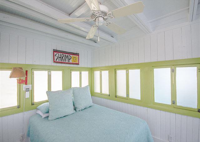 Queen bedroom in separate rear cottage